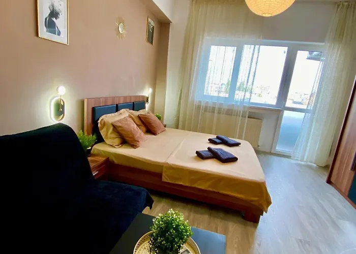 Cozy Caramel Ultracentral Old Town Apartment