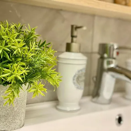 Cozy Caramel Ultracentral Old Town Apartment *