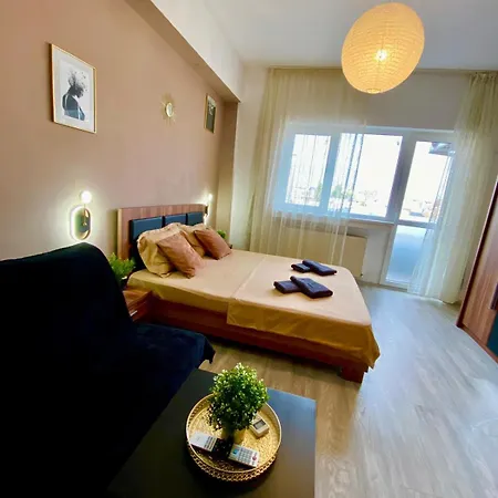 Cozy Caramel Ultracentral Old Town Apartment