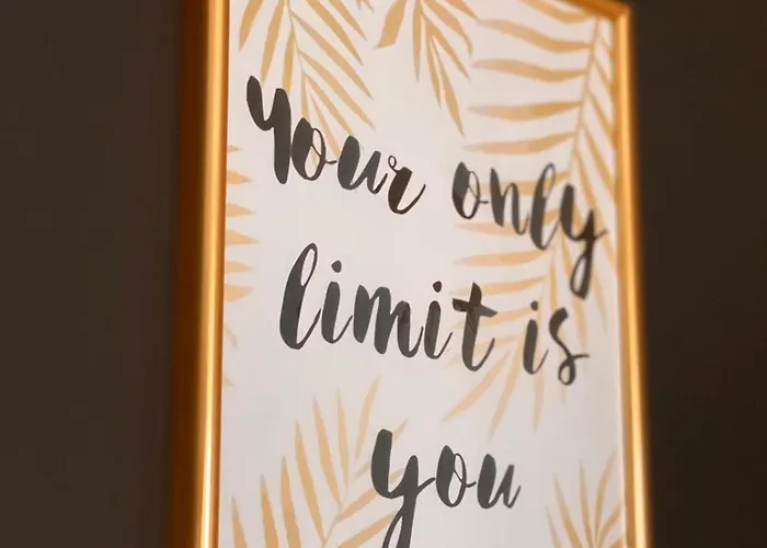 Cozy Caramel Ultracentral Old Town